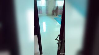 Vừa về nghe tiếng ư ử lên xem thì thấy thằng em dắt nhỏ ghệ về hành sự quên đóng cửa