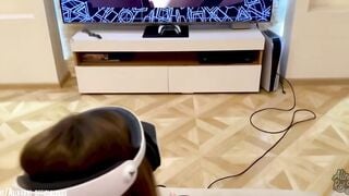 Dụ em kế chơi VR xong đè địt từ phía sau cực dâm