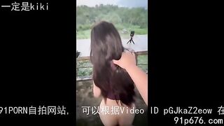 Public ngoài thiên nhiên hoang dã nhìn cảnh thiên nhiên
