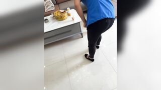 Chủ nhà nứng cặc gạ gẫm sờ mông bóp vú chị giúp việc mông to phần 2