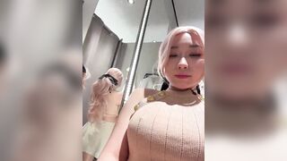 Tôi chưa bao giờ trải nghiệm cảm giác trong phòng thử đồ ở trung tâm thương mại là nh