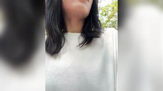Gái xinh dâm ra công viên khoe vú đẹp