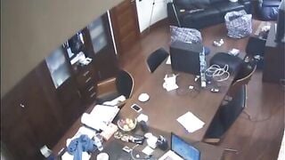 Check camera thấy sếp đè đụ em thực tập sinh tại phòng làm việc