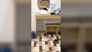 Em còn bé mà thế nào cũng biết