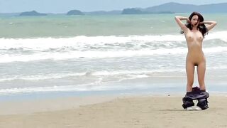 Ra biển cởi quần áo nhìn hàng ngon quay lại làm kỉ niệm