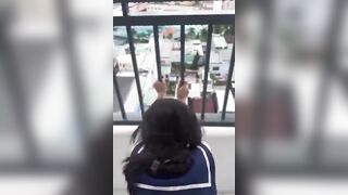 Cosplay còn bị dượng kéo ra ban công địt