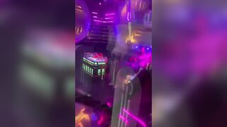 Hồi hộp quay lại cảnh chồng chơi 2 em ktv tại quán