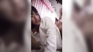Vừa đi học về chưa kịp thay đồ em gái 17 tuổi đã bị anh họ lôi vào phòng đụ.