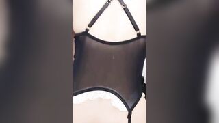 Đang cosplay thỏ cho Ny xem thì dượng đi vào