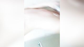 Em gái mình dây ti hồng vừa tắm vừa show hàng