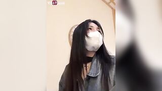 Thủ dâm ở quán phê tê lồn rồi bị nhân viên phát hiện