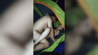đi cắm trại gió lạnh mà còn bắt em khỏa thân cowgirl phần 1