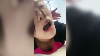 Gái teen kính cận lần thứ 2 bị đụ rên la thảm thiết