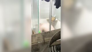 vào sờ mó bạn chị gái đang ngủ nứng vcl