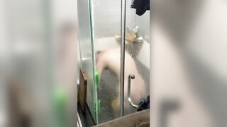 Quay lén bạn chị gái tắm run vcl nứng điên