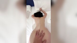 Em gái xinh đẹp 17 tuổi ở nhà 1 mình bị anh họ đè đụ vào lồn múi mít.