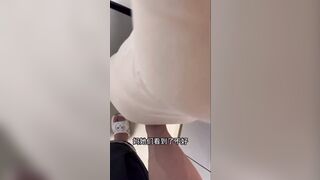 Lén lút đứng sau lưng c dâu đg rửa bát gạ gẫm mò lồn cho c rỉ nc rồi đút cu vào