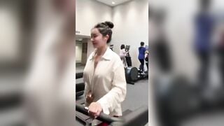 Đi tập gym nhìn trai nứng quá em show hàng luôn