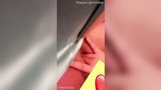 Bướm non thủ dâm móc lồn 2