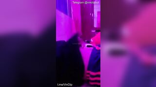 Vào phòng em vạch vú cho anh xem