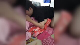 Đang thủ dâm mà anh thợ điện lại sửa phải ráng nhịn