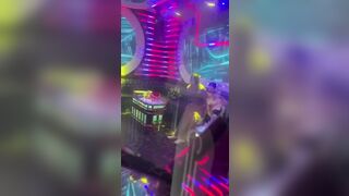Quay lén anhzai cân 2 em ktv trong karaoke