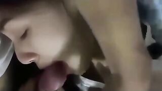 Em họ mới lớn nghiện mút cu như mút kẹo