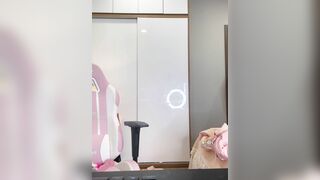 Dâm nữ vú bự cực xinh vừa tắm xg livetream show người mặc đồ lót khoe vú