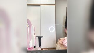 Dâm nữ vú bự cực xinh vừa tắm xg livetream show người mặc đồ lót khoe vú