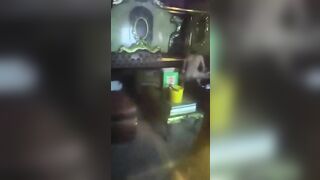 Nhìn chồng đi karaoke địt luôn em ktv tại quán