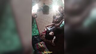 Cha dưỡng thoại mái tận hưởng đụ con gái 17 tuổi khi mẹ đi làm.