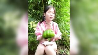 Chị mb dâm lên núi ngồi thủ dâm khoe hàng lồn rỉ nước dâm đãng
