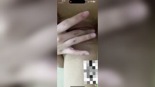 Call video chat sex với e rau lồn hồng thắm vừa tròn 18 xem e dùng dưa leo móc lồn #1