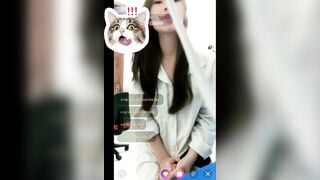 Học về là em vội lên live để kiếm tiền tiêu vặt 2