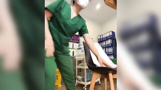 Dược liệu Vú bự, Trong giờ làm Public Thủ dâm Vạch vú nhau