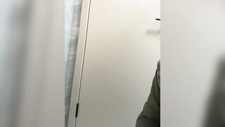Nhân viên Tạp hoá, Mặc Legging mình dây, Vú To lồn ko lông public ở WC thủ dâm live