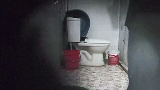 Quay lén nhỏ em vợ mình dây cực xinh đi tắm,xem mà căng cứng cả người