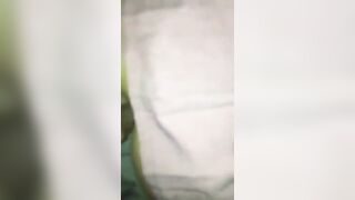 đêm mò vào địt con em họ 2k8 rên to quá sợ bố mẹ biết