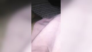 đêm mò vào địt con em họ 2k8 rên to quá sợ bố mẹ biết