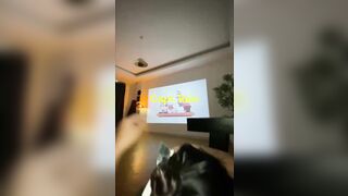 rủ bé yêu đi xem phim phòng lại thành đồ chơi cho em nghịch