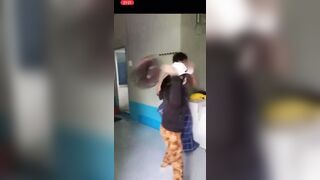 Bẻ bắp nè