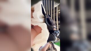 Quay lén dưới váy em gái xinh