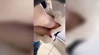 Quay lén dưới váy em gái xinh