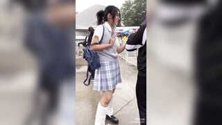 Quay lén dưới váy em học sinh 2