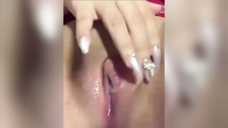 Idol tikok Qnhii cho user xem lồn để vay tiền