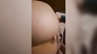 Đang ngủ mà em nó nhét sextoy ngập cả bướm