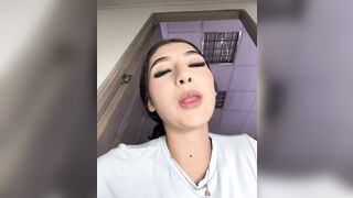 Gái Tây xinh lồn to thủ dâm bằng toy quanh nhà dâm đãng 30/10/26 phần 1