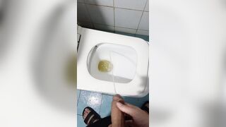 Trả kèo vid đi đái