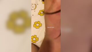 Liếc Nhìn Người Yêu Vì Lần Đầu Bị Yêu Cầu Bú Cu