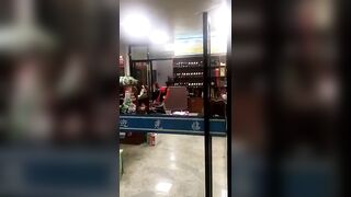 Em gái public show đi siêu thị mua hàng